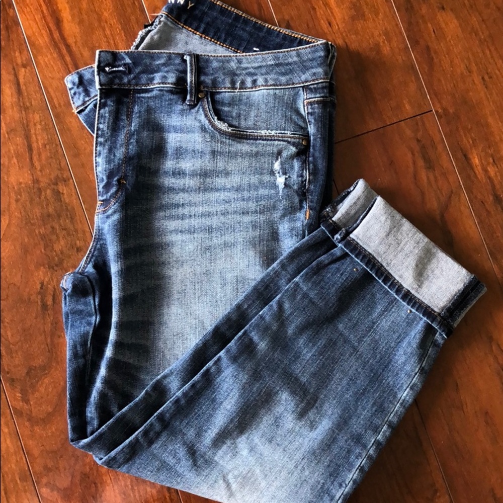 White House Black Market - The Skinny Crop Jean